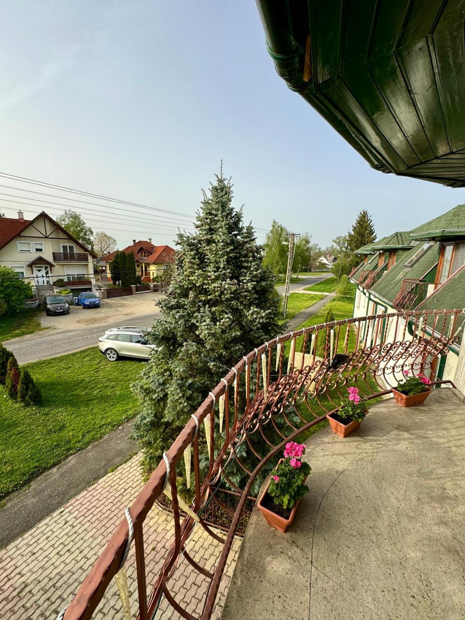 Eden Panzio Buk Exterior foto