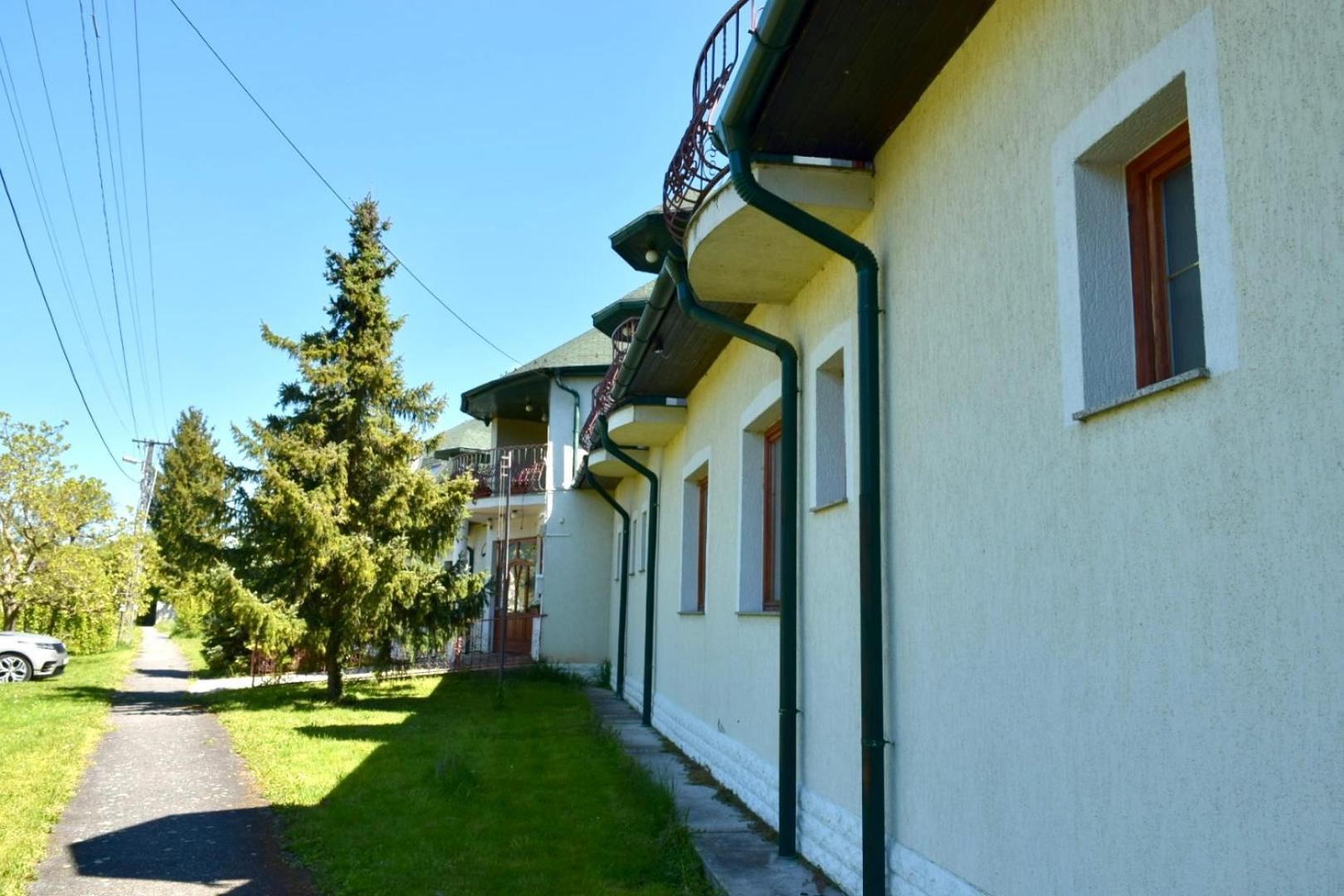 Eden Panzio Buk Exterior foto